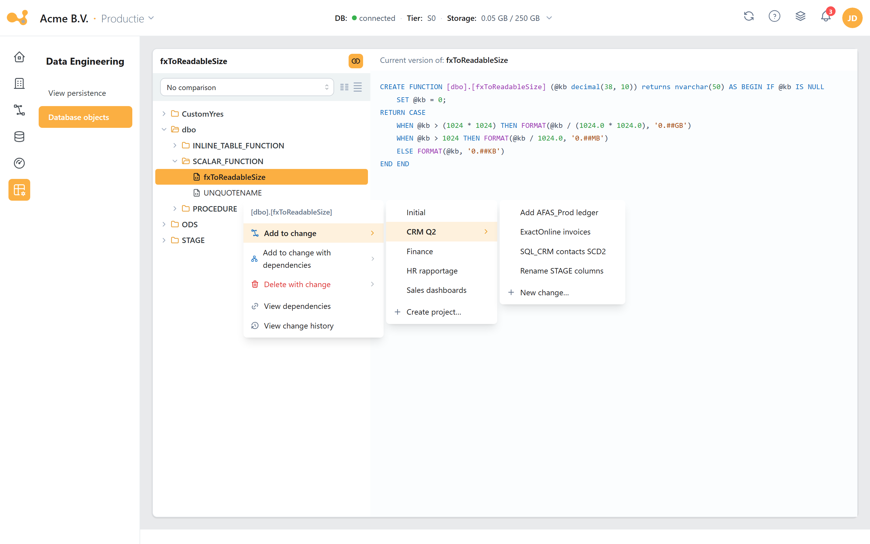 Object history-scherm met bovenaan een vergelijkingskeuze en links de schemaboom van de database (CustomIris, CustomYres, dbo, Dim, ODS, STAGE); het rechterpaneel toont de objectdefinitie zodra je een object selecteert.